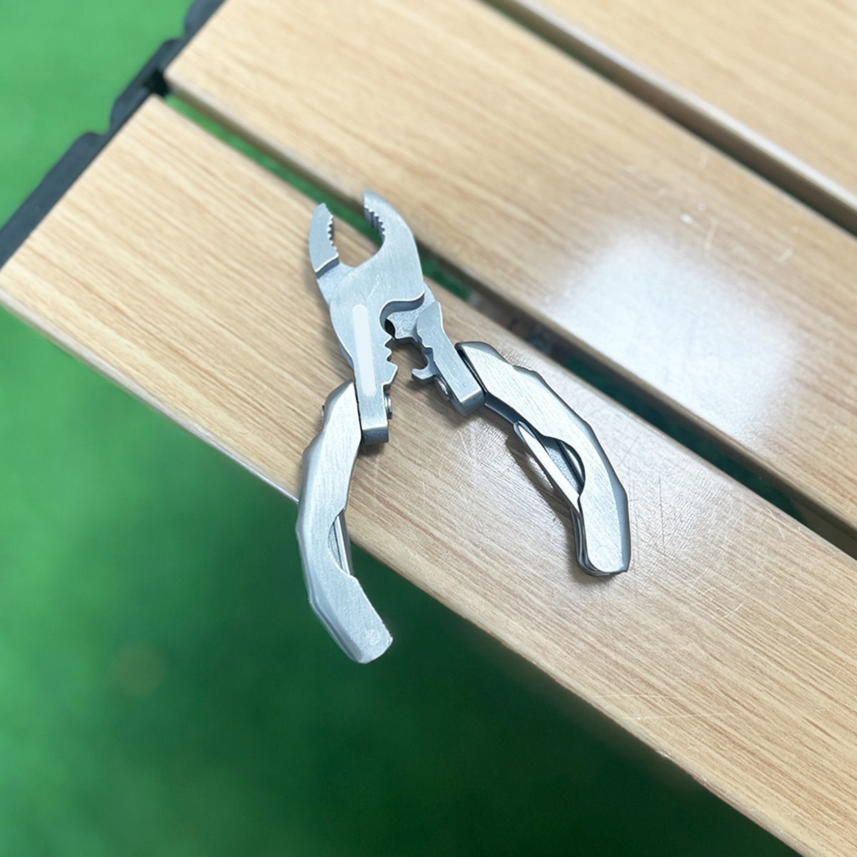 9 in 1 tool pliers