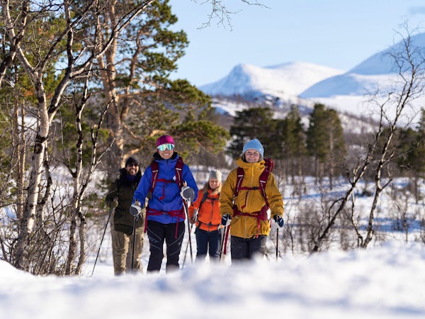 mastering the outdoors the essential guide to the three layer clothing principle in hiking 689d569e68736.jpg