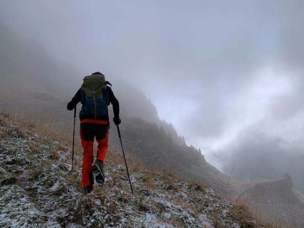 What Length Carbon Trekking Poles Do I Need? Easy Guide What Length Carbon Trekking Poles Do I Need? Easy Guide