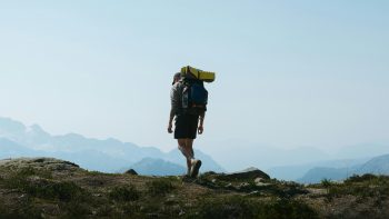 What are the 10 essentials when hiking?