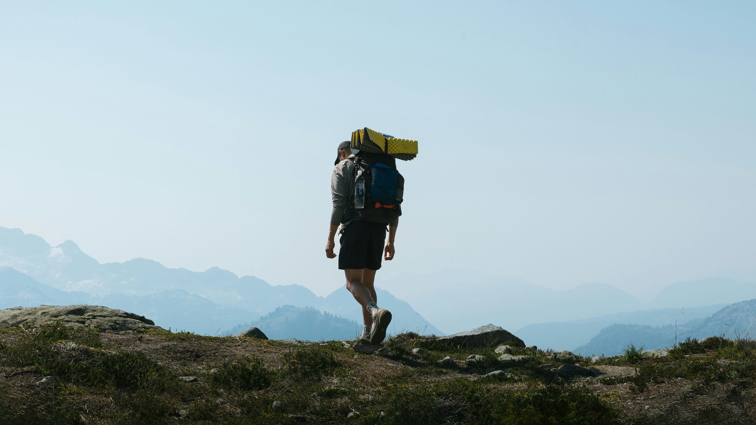 What are the 10 essentials when hiking?